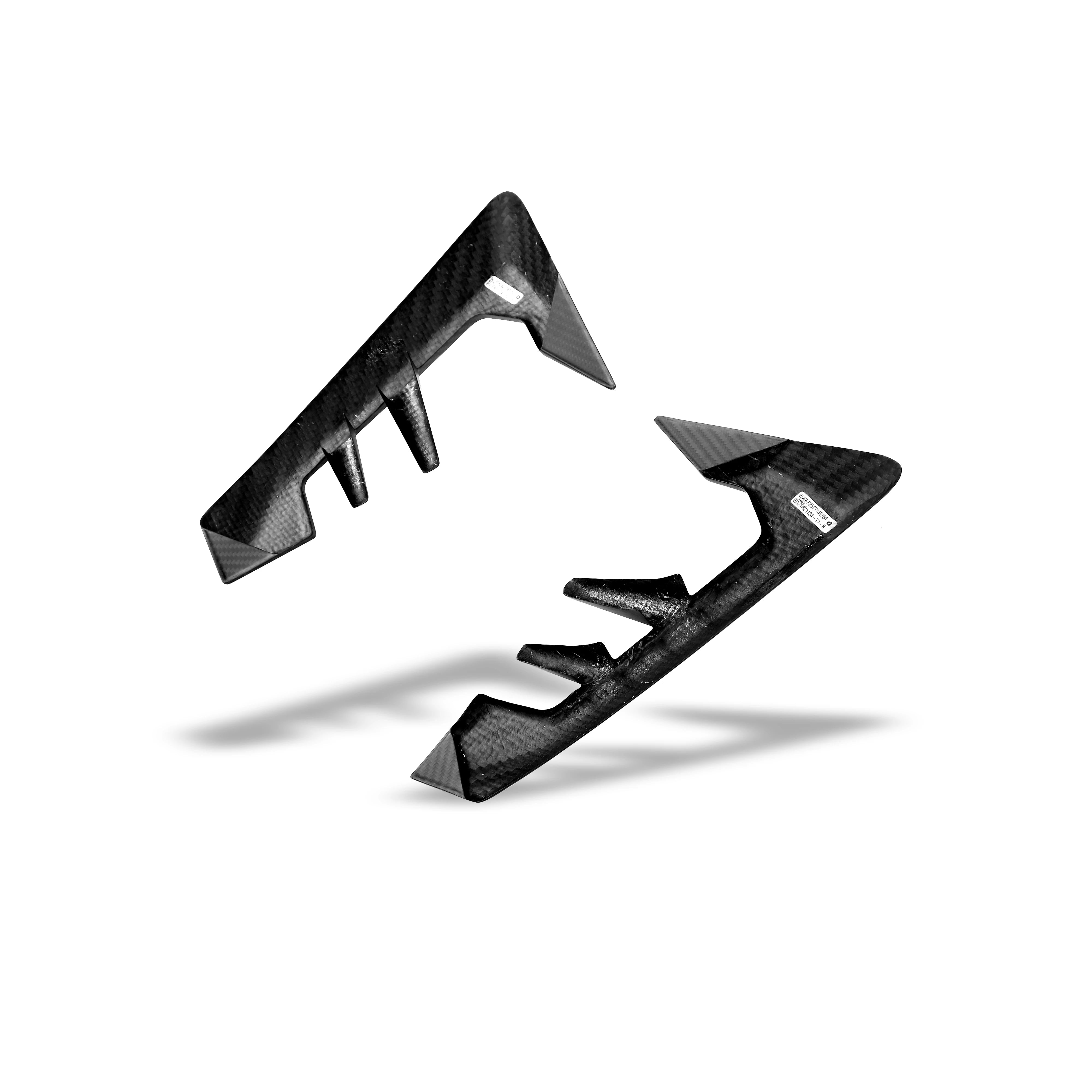 BMW G05 LCI carbon fiber side fender air duct trims angle view