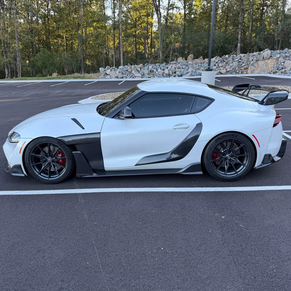 TOYOTA GR SUPRA A90 MK5 CARBON FIBER FRONT FENDERS (2019+)