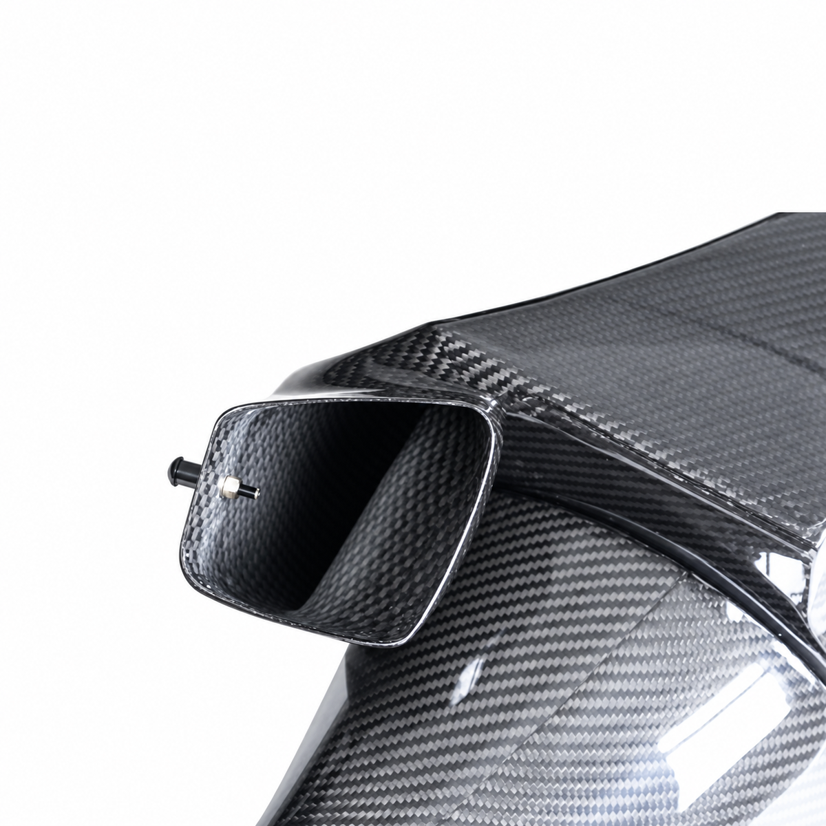 BMW M440i G22 carbon fiber intake airbox opening and gloss weave detail